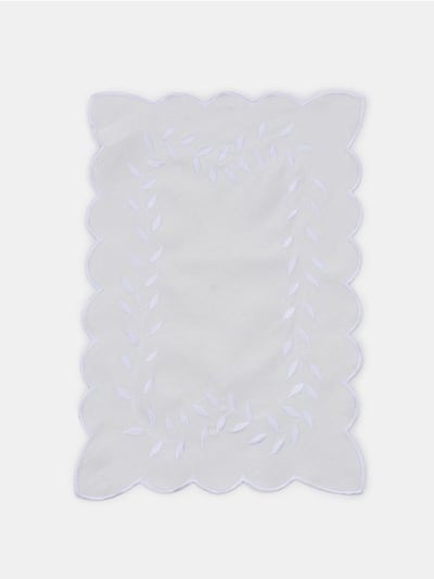 Laua aluspadi lillemustriga