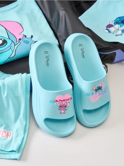 Παντόφλες με χοντρή σόλα Stitch