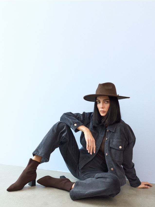 Sinsay - Jeans straight leg din catifea cu talie înaltă - negru-antracit