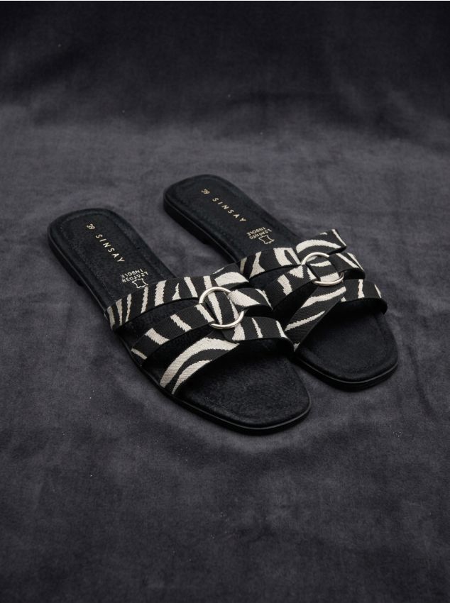 Sinsay - Papuci cu motiv zebră cu branț din piele - negru