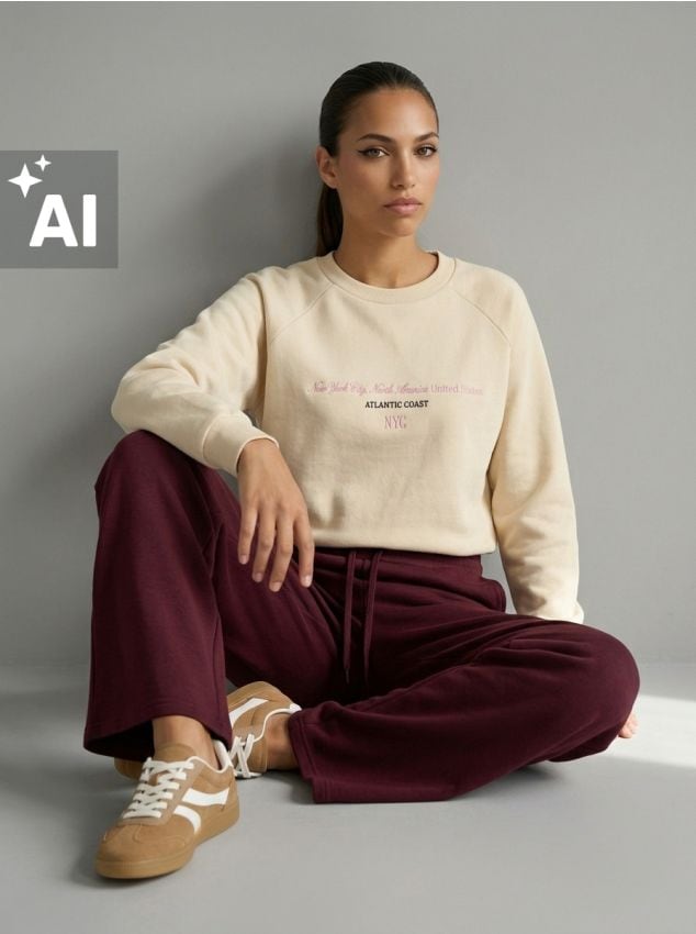 Sinsay - Bluză crewneck cu inscripție brodată NYC - nude