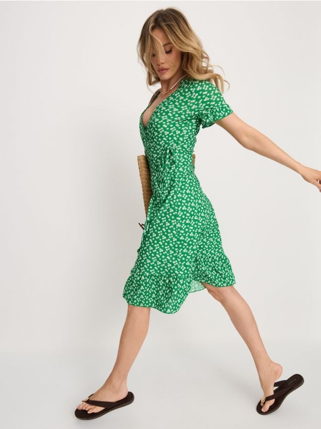 Sinsay - Rochie mini petrecută cu volan cu imprimeu floral - multicolor