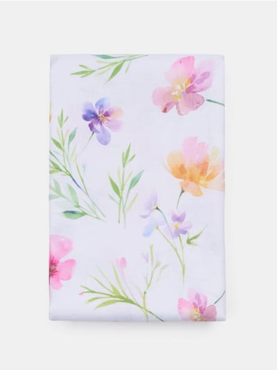 Stolnjak sa cvetnim motivom