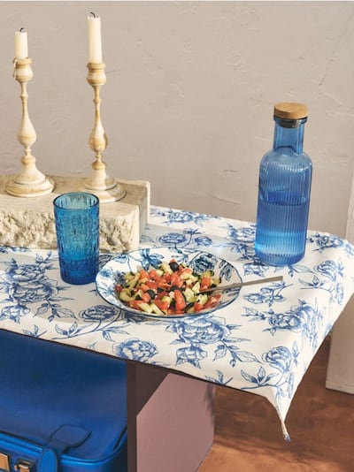 Traversă de masă cu motiv floral