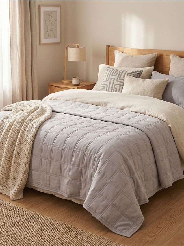 Sinsay - Cuvertură matlasată pentru pat - gri deschis