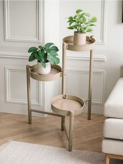 Troslojni stalak za cveće