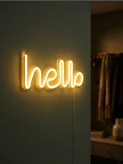 LED neonska lampa u obliku reči hello