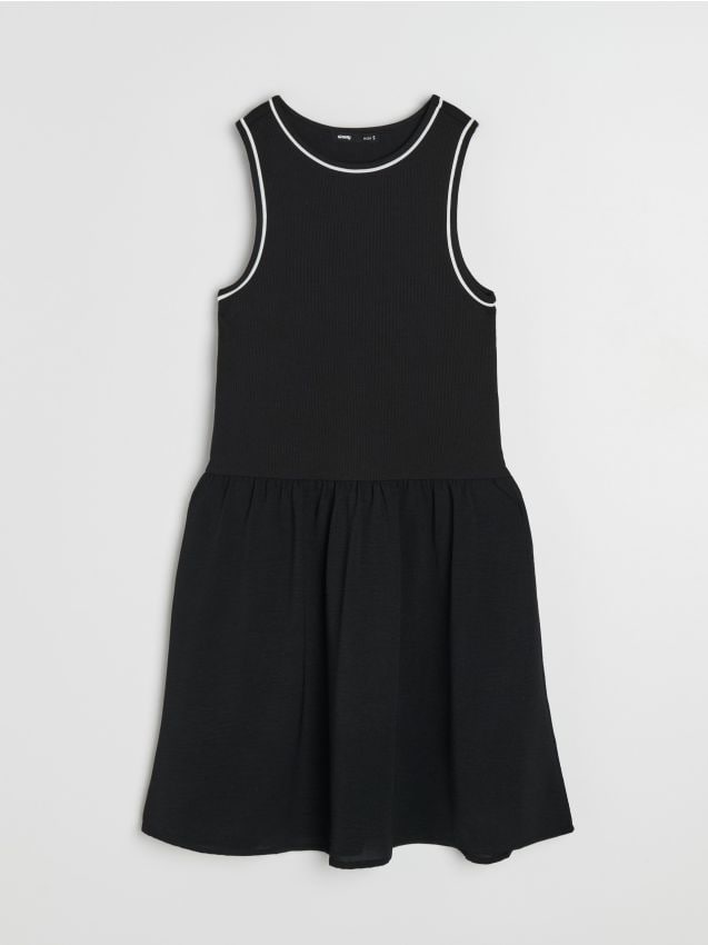 Sinsay - Sukienka mini z kontrastującą lamówką z wiskozą - czarny