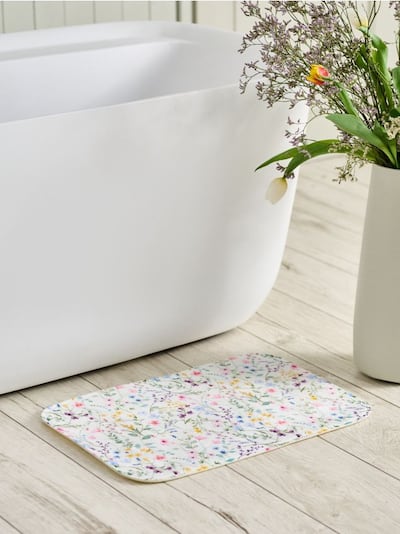 Prostirka za kupatilo s cvjetnim motivom