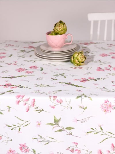 Скатертина з квітковим візерунком