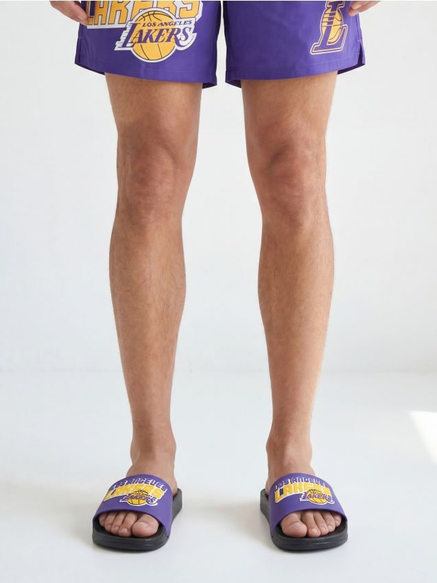 Sinsay - Papuci cu inscripție Los Angeles Lakers NBA - violet-închis
