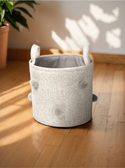 Kosz do przechowywania z pomponikami i uchwytami