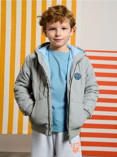 Prošivena jakna s kapuljačom