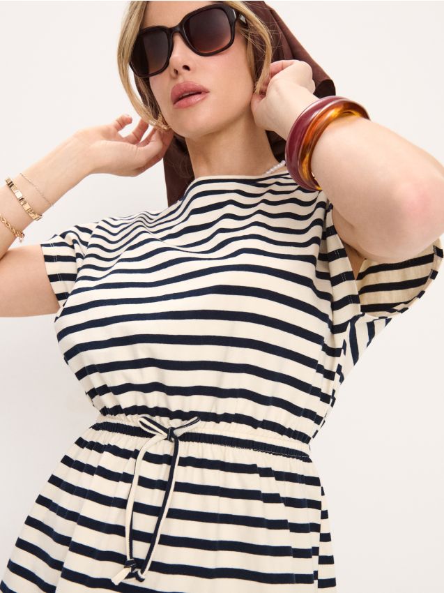 Sinsay - Rochie mini din bumbac în dungi cu mânecă scurtă - multicolor