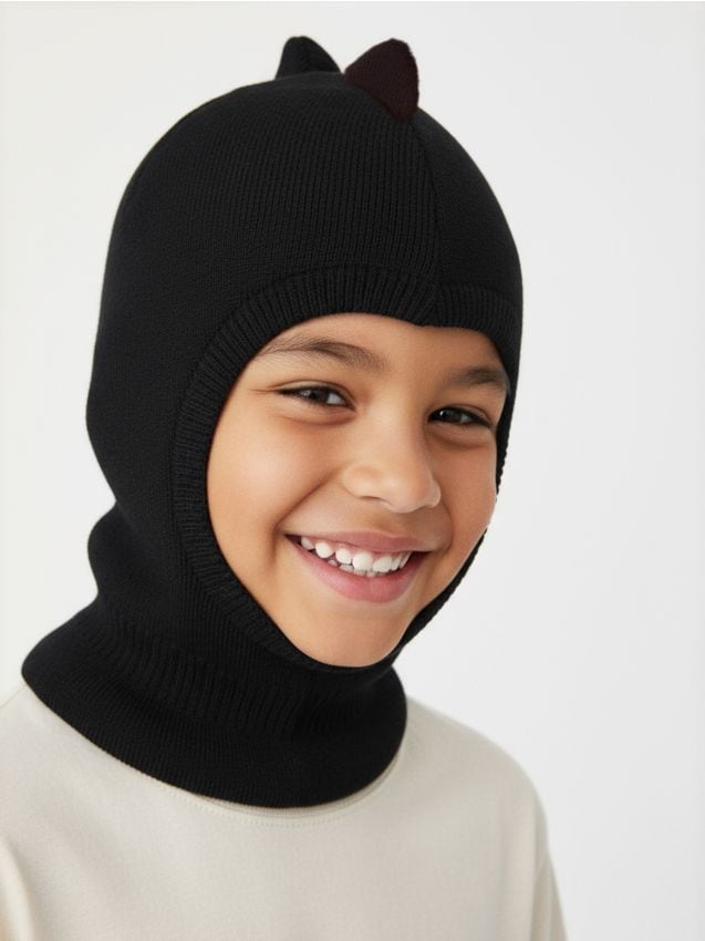 Sinsay - Kukla s 3D prvkami - čierna