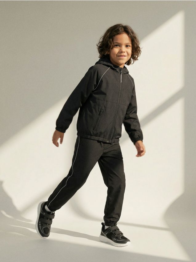 Sinsay - Kurtka sportowa z kapturem i odblaskowymi elementami Active - czarny