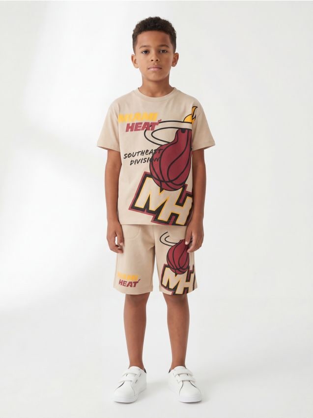 Sinsay - Set sport NBA lejer: tricou tip loose și pantaloni scurți lungi Miami Heat - bej