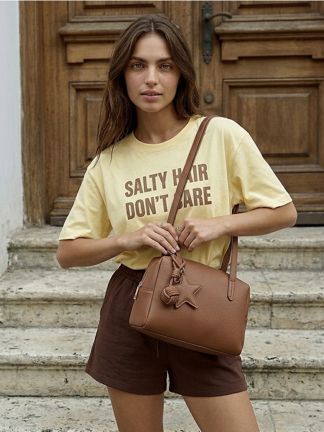 Sinsay - Geantă mică de umăr din imitație de piele cu breloc - brun-auriu