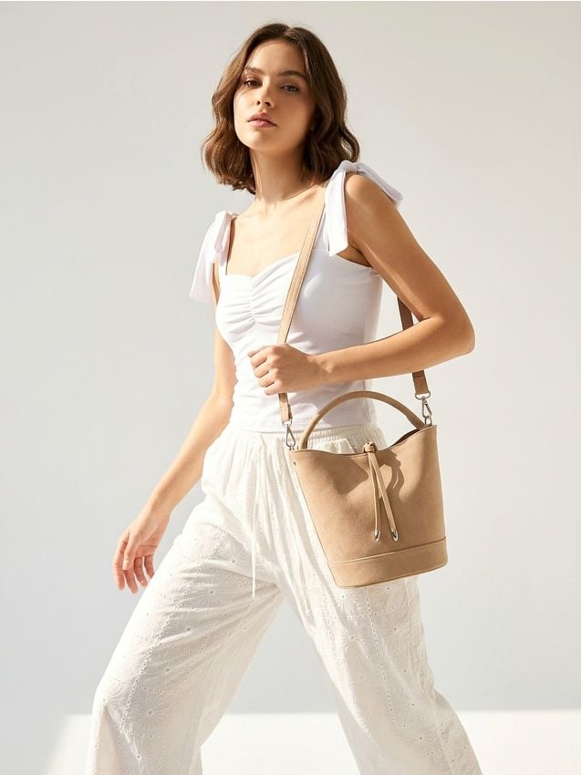 Sinsay - Geantă hobo mică cu curea lungă din imitație de piele întoarsă - bej