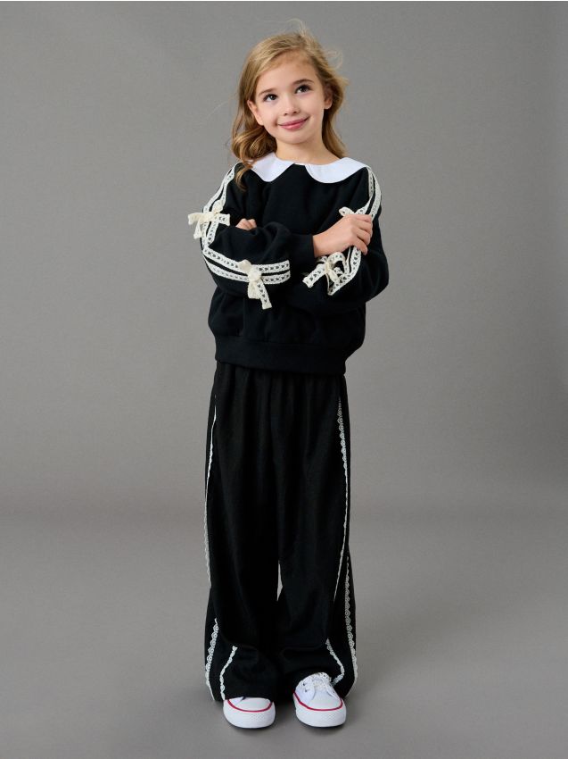 Sinsay - Látkové nohavice s dekoratívnou čipkou - čierna