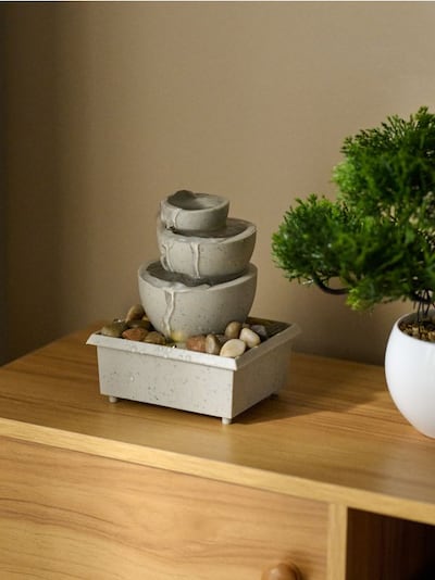 Декоративний настільний фонтан з камінням