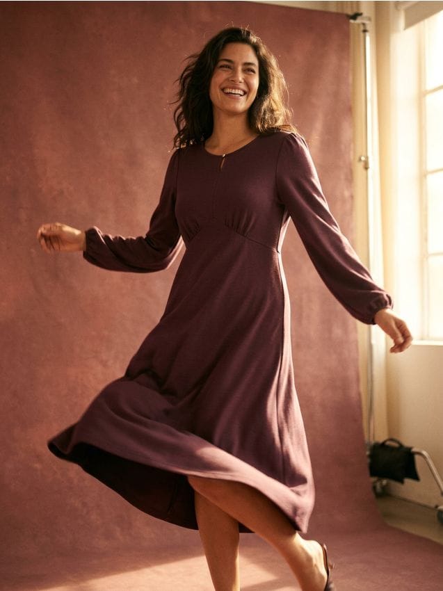 Sinsay - Rochie midi cu mâneci bufante și drapaj, cu viscoză - bordo