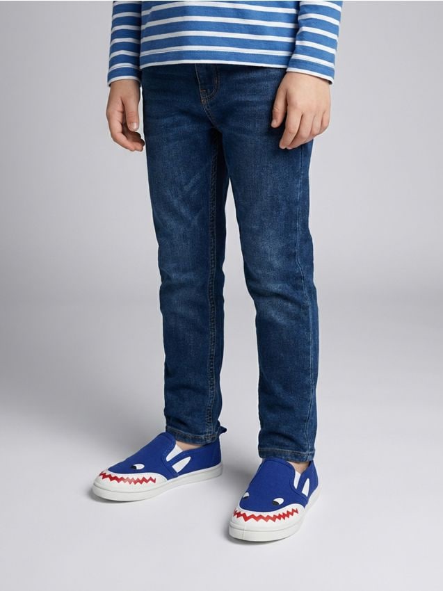 Sinsay - Teniși slip-on cu motiv de rechin - albastru