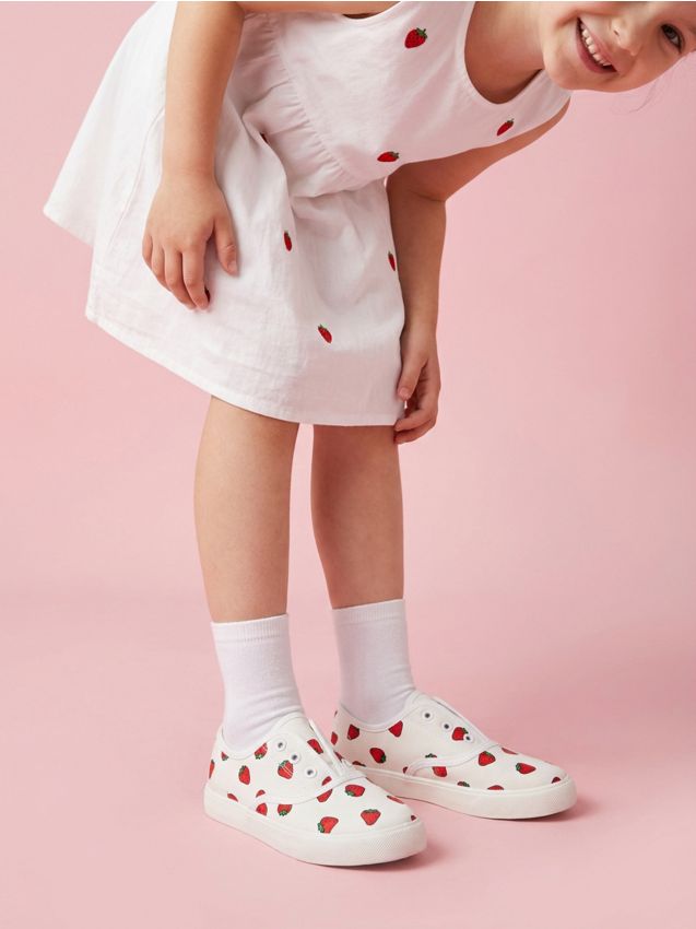 Sinsay - Teniși slip-on cu motiv de căpșuni - alb