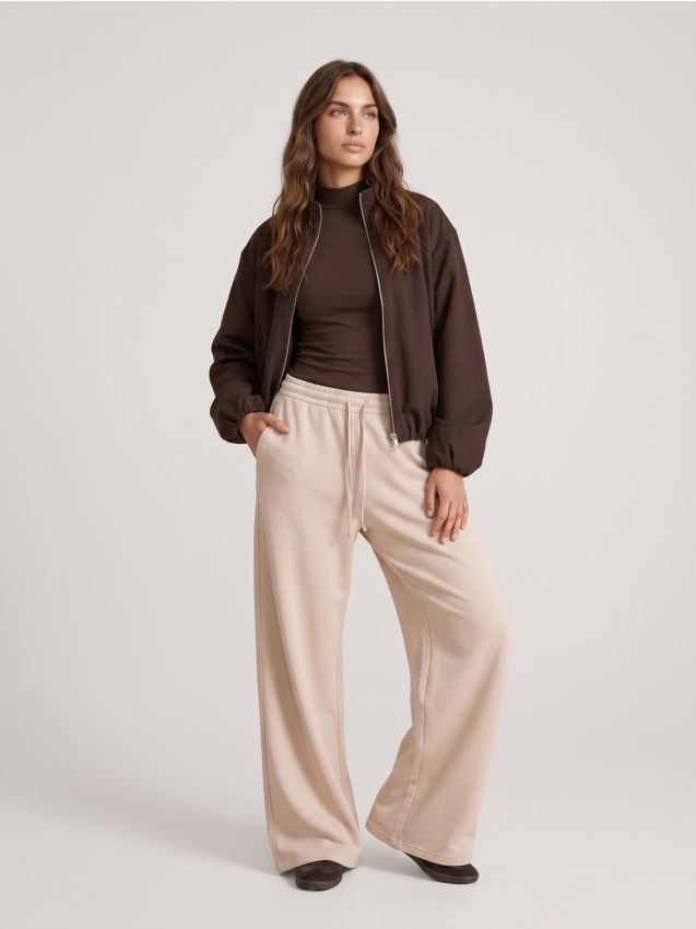 Sinsay - Pantaloni wide leg soft touch cu buzunare și amestec de viscoză - bej