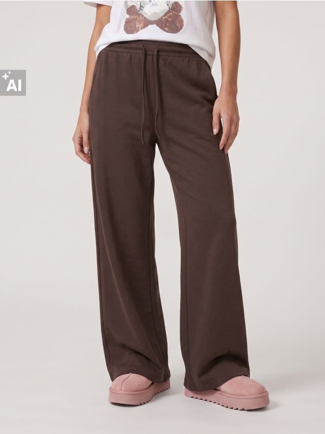 Sinsay - Pantaloni wide leg soft touch cu buzunare și amestec de viscoză - maro