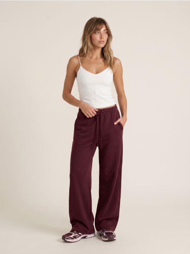 Sinsay - Pantaloni wide leg soft touch cu buzunare și amestec de viscoză - mahon
