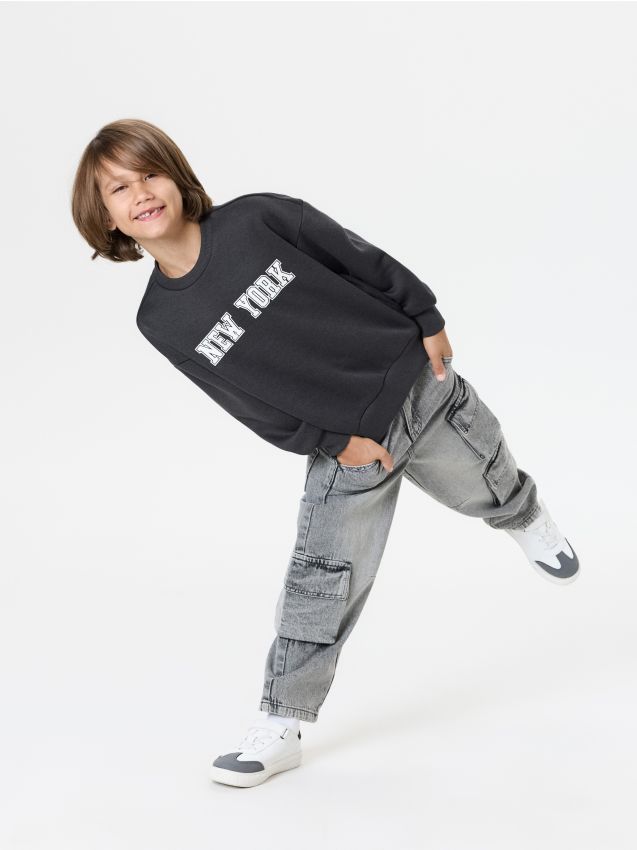 Sinsay - Bluză crewneck cu inscripție New York - negru-antracit