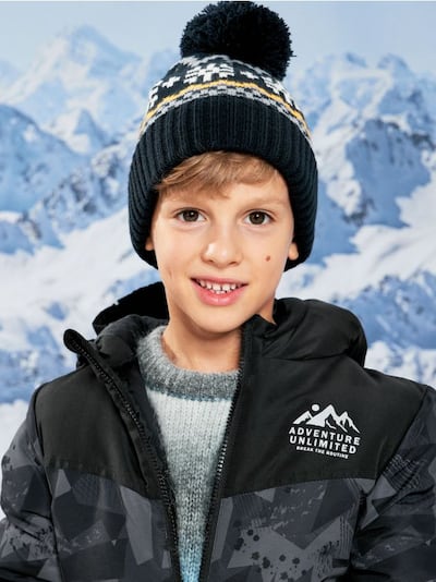 Σκουφάκι με φουντίτσες