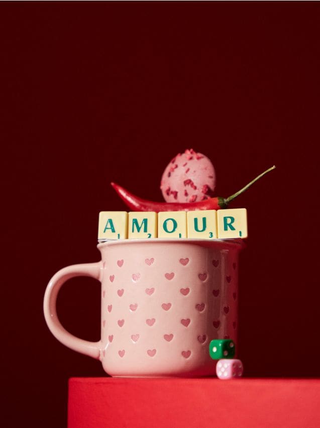 Sinsay - Valentínsky keramický hrnček so srdiečkami - ružová