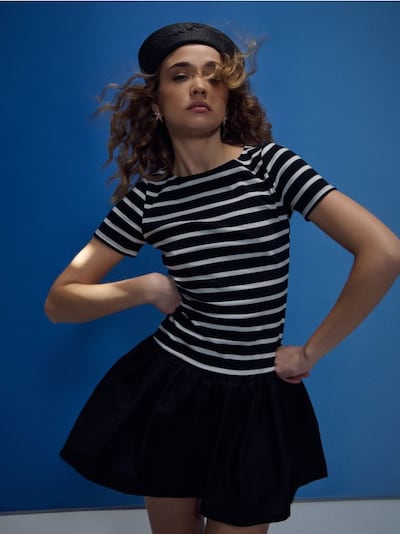 Μίνι φόρεμα με χαμηλή μέση από συνδυασμένα υλικά