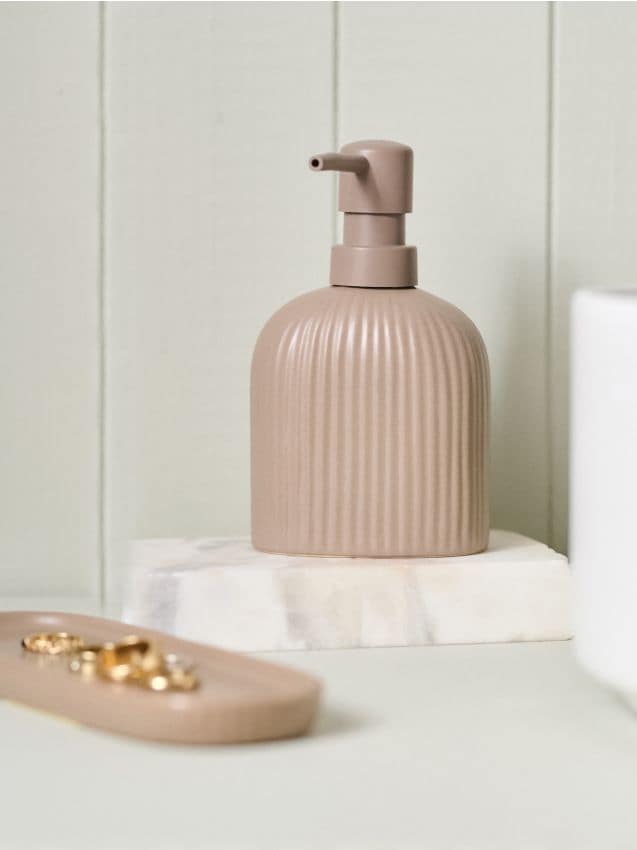 Sinsay - Dozator de săpun din ceramică cu striații - cafeniu