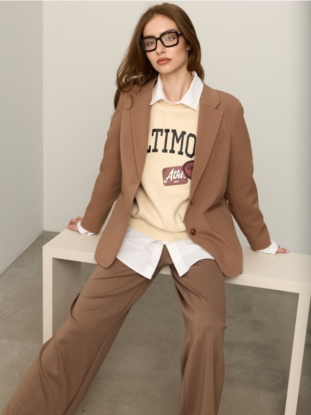 Sinsay - Bluza crewneck z motywem sportowym - kremowy