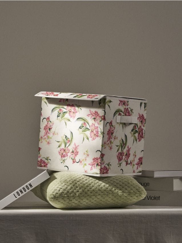 Sinsay - Cutie de depozitare cu capac cu flori - crem