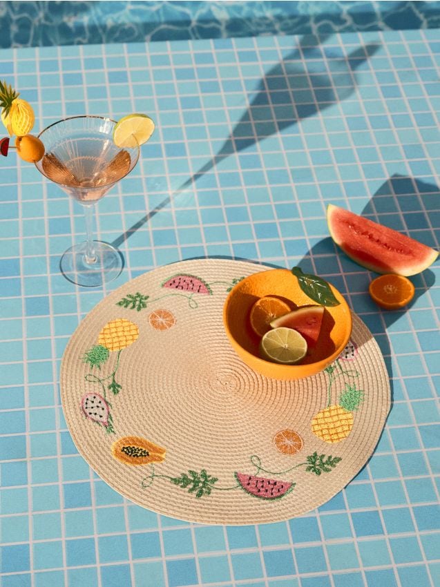 Tovaglietta intrecciata con frutta ricamata - panna
