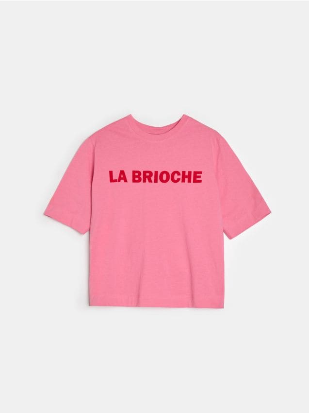 Sinsay - Tricou din bumbac cu inscripție LA BRIOCHE - roșu-hibiscus