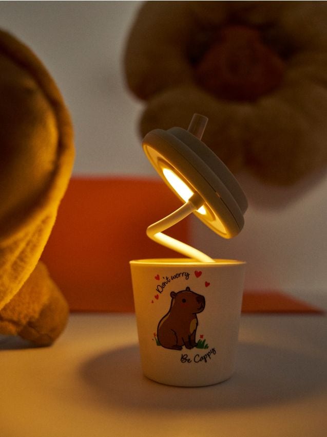 Sinsay - Lampă LED cu motiv de cană și capibară - brun-auriu