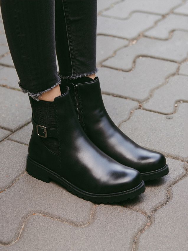 Sinsay - Botine din imitație de piele - negru