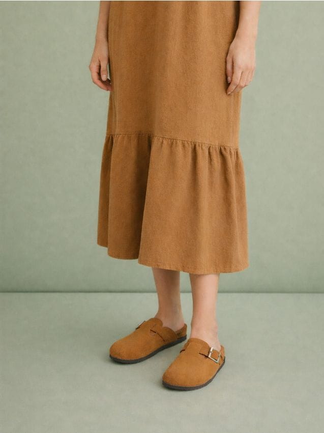 Sinsay - Papuci cu cataramă din imitație de piele întoarsă - maro