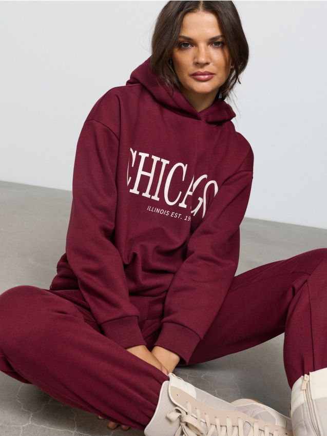 Sinsay - Pantaloni de trening jogger cu imprimeu CHICAGO - bordo
