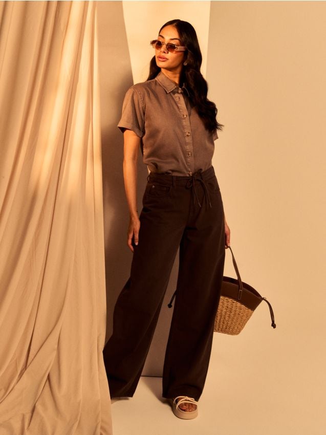 Sinsay - Jeansy wide leg high waist z materiałowym paskiem - brązowy