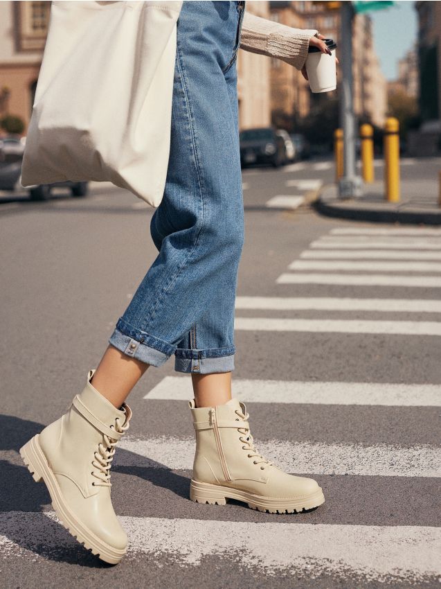 Sinsay - Členkové topánky z umelej kože - telová