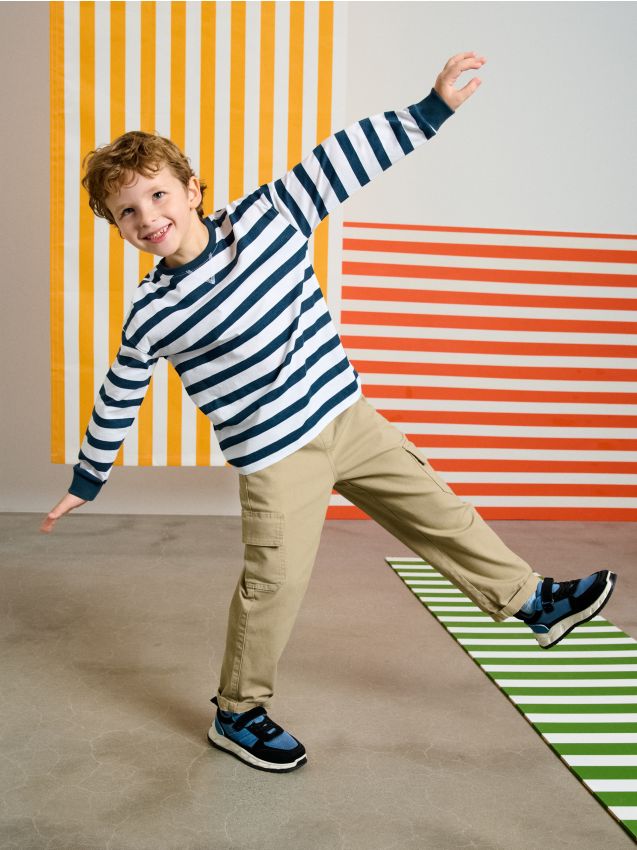 Sinsay - Spodnie straight leg z kieszeniami cargo - beżowy