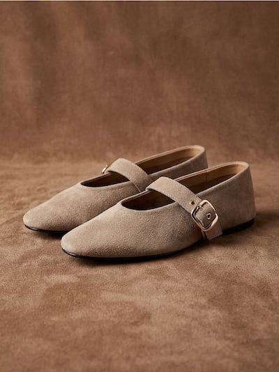Leder-Ballerinas mit verstellbarem Riemen