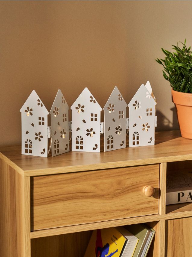 Sinsay - Lampă decorativă LED în formă de căsuțe cu motive florale decupate - alb