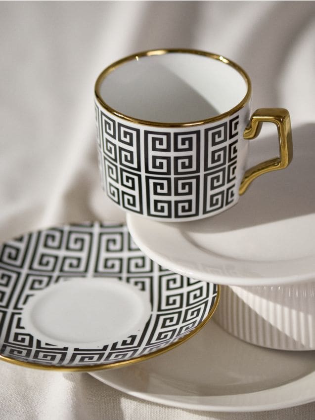 Sinsay - Ceașcă ceramică cu farfurioară cu model geometric - negru